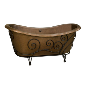 Bañera antigua de cobre recostada sobre una base decorativa de hierro forjado con motivos de enredaderas y flores. Disponible a precios de mayorista. - Product Image 6