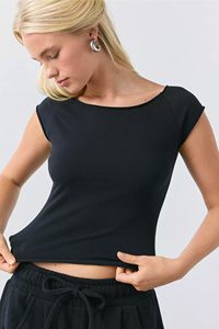 Camiseta Corta Negra con Cuello Barco para Mujer, 100% Algodón, Manga Casquillo, Estilo Urbano, Ajuste Delgado, Estampado Personalizado, Venta al por Mayor, Tops Y2K - Product Image 3