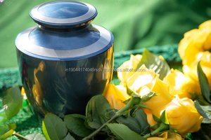 Urnes funéraires artisanales Trieste grande taille pour adultes, style moderne, en laiton, pour cendres, pots de commémoration, fournitures funéraires, fabricant d'urnes - Product Image 4