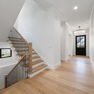 Engineered White Oak Flooring 5/8 in X 7.5 in Wire Brushed Oak Beige Plank T and G 2 Layer - Product Image 4