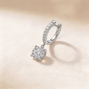Pendientes de Aro con Diamantes Redondos Cultivados en Laboratorio de 2.00CT, Oro Blanco de 9K, Joyería Fina al por Mayor - Product Image 6