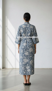 Kimono de Algodón Índigo con Estampado Floral Hecho a Mano, Elegante Kaftán Largo con Estampado Flocado, Prenda Casual de Verano para Mujer, Versátil y Sostenible - Product Image 5