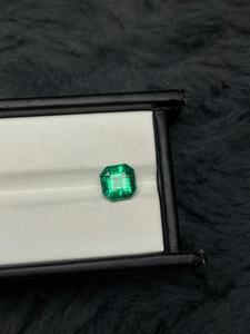 พลอยมรกตสีเขียวธรรมชาติทรงแปดเหลี่ยมสำหรับทำเครื่องประดับ - Product Image 3