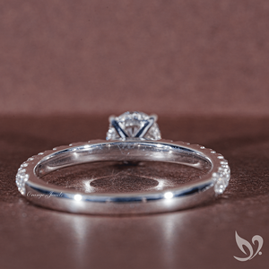 Anillo con Halo Oculto de Diamante Cultivado en Laboratorio de Corte Redondo de 0.50 CT en Oro Sólido de 10K |   Joyería de Compromiso Certificada por IGI - Product Image 2