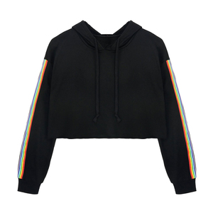 Sudadera Corta Negra para Mujer con Rayas de Arcoíris, Manga Larga, Tejida, Estilo Casual Otoñal - Product Image 1