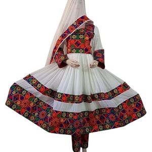 Vestido de Novia Blanco con Bordado Geométrico, Estilo Tradicional Afgano, Venta al Por Mayor de Boutique de Artesanía Hereditaria - Product Image 1
