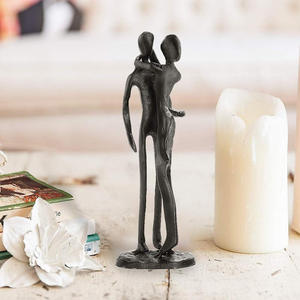 Sculpture artisanale en métal de couple s'embrassant, figurine romantique d'amoureux, statue d'amour moderne, œuvre d'art abstraite de couple, décoration d'intérieur - Product Image 1