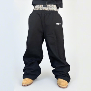Pantalon de survêtement large pour homme, noir, style streetwear, avec double taille élastique et cordon de serrage, détail camouflage - Product Image 3