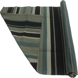 Alfombra de yoga personalizada 100% algodón, lavable y plegable, para práctica de yoga, de la India. - Product Image 1