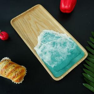 Bandeja de servir ecológica de madera y resina para uso sostenible en la cocina, mesa de comedor y decoración del hogar. - Product Image 1