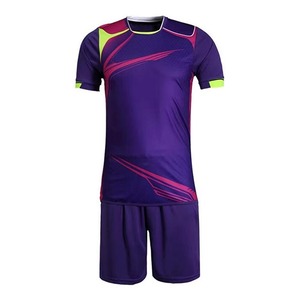 Ensemble de maillots de football pour hommes à manches courtes, sublimé, anti-humidité, coupe classique, toutes saisons, 100 % polyester, col en V, extensible dans quatre directions - Product Image 1