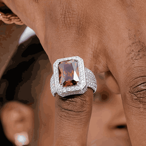 Anillo Royal con Incrustaciones de Moissanita, Plateado en Plata, DEF 0.5 Quilates, Engaste de Puntas - Product Image 5