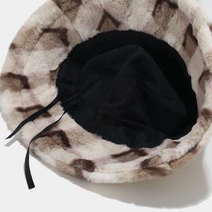 Sombrero de Pescador Ajustable con Diseño a Cuadros, Elegante y Cálido para el Invierno, Protección contra el Frío para Aventuras al Aire Libre, Unisex - Product Image 3