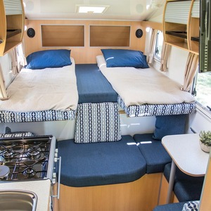 Camper 4x4 tout-terrain avec cuisine, salle de bain et espace de couchage – Unité de tourisme mobile pour expéditions et voyages - Product Image 2