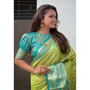 Sari en soie tissée Kanjivaram vert, traditionnel, avec des broderies Zari, élégant, pour soirée - Product Image 2