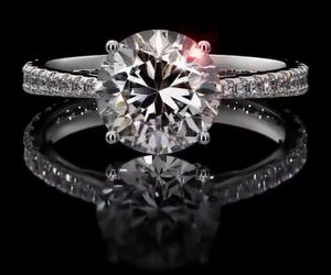 Anillo de Compromiso Clásico con Diamante Cultivado en Laboratorio con Corte de Pera, Banda de Oro Sólido de 14K para Mujer con Cortes Laterales de Pera y Marquesa, Certificado IGI - Product Image 3
