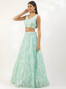 Ensemble Lehenga Choli moderne en tulle bleu ciel avec broderie géométrique à sequins, sans manches, avec dupatta longue pour femme, tenue de mariage - Product Image 2