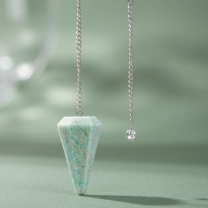 Péndulo de Fluorita Azul Pulido en Forma de Diamante con Cadena Plateada, Decoración Feng Shui, Arte Coleccionable, Gema Artesanal - Product Image 3