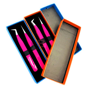 Pince à épiler rose vif pour pose de cils volume russe professionnelle, en acier, haute précision, avec grip diamanté - Product Image 3