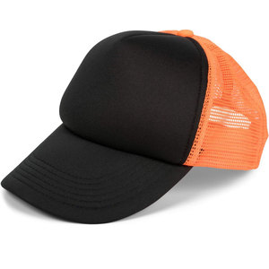 Gorra Trucker Unisex de Malla, Negra con Bloques de Color Naranja, de 6 Paneles, Ajustada, Casual, para Primavera/Verano - Product Image 2