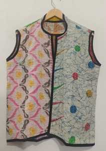 Chaleco corto sin mangas hecho a mano en India, de algodón multicolor, estilo Kantha, con parches, para mujer, nuevo y superventas. - Product Image 5