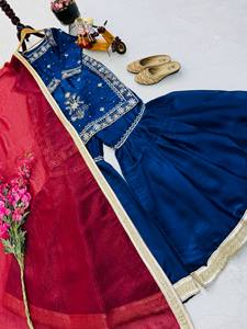 Conjunto de Salwar Kameez Azul con Bordado Floral para Mujer, Estilo Indio Pakistaní, para Fiestas y Bodas - Product Image 3
