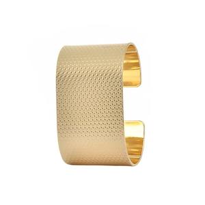 Les anneaux de serviette en métal modernistes sont des accessoires intemporels qui ne semblent jamais trop ostentatoirs, améliorant ainsi l'ambiance générale de la salle à manger. - Product Image 6