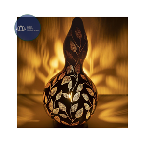 Bouteille en calebasse naturelle artisanale disponible – Artisanat durable en calebasse séchée pour la décoration de jardin - Product Image 1