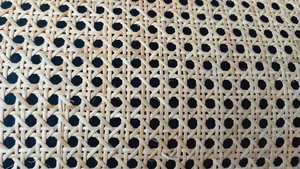 Rollo de Mimbre Natural Tejido Diagonal con Patrón Cuadrado de Loto Azul, Lámina Tejida Tailandesa para Sillas y Gabinetes - Product Image 2