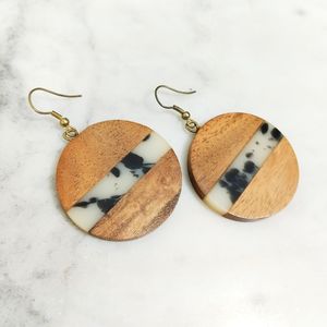 Artisan เรซิ่นหินขัดกับต่างหูหยดสีดำเป็นมิตรกับสิ่งแวดล้อม, มือเทและปรับแต่งสีผสม - Product Image 2