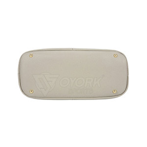 Bolso de cuero elegante y moderno con material duradero y diseño elegante. Bolso de cuero de moda para atuendos casuales. - Product Image 5