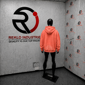 Sudadera con capucha rosa coral oversize con cremallera completa, estampado de estrellas rojas y borde desgastado, estilo streetwear unisex de ajuste holgado - Product Image 4