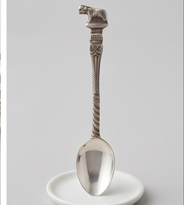 Juego de cucharas de metal vintage con mangos ornamentados de animales y figuras, con acabado de alto brillo, resistentes al óxido, para uso doméstico. - Product Image 4
