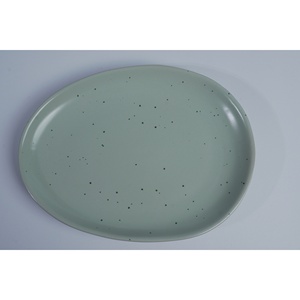 Plat ovale en céramique de style Japandi personnalisé de haute qualité, écologique, à motif damier, compatible lave-vaisselle - Product Image 6