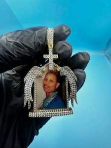 Colgante de Plata 925 con Alas de Ángel VVS Moissanite, Colgante Hip Hop con Incrustaciones de Diamantes, Colgante Circular Personalizado con Foto - Product Image 5