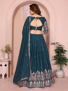 Ensemble de lehenga brodé pour mariage, avec chemisier et dupatta de 2,5 m - Product Image 2