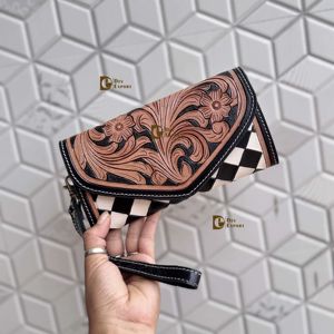 กระเป๋าคลัทช์หนังแท้สำหรับผู้หญิงทำมือดีไซน์เนอร์ไม่เหมือนใครทำด้วยมือเคสโทรศัพท์ลายหมากรุกที่ทันสมัย - Product Image 1