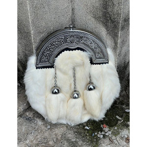Bolsas de Esporran de Piel de Zorro Blanco Hechas a Mano en Escocia, Estilo Thistle con Acabado Antiguo, Accesorio para Traje Highland - Product Image 2
