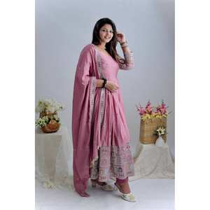 Hermoso vestido XL con bordado Codificación Dori Work Incluye Pent y Dupatta - Product Image 4