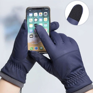 Gants tactiles d'hiver pour activités sportives en extérieur, longueur poignet, en polyester bleu avec paume et bout des pouces noirs - Product Image 2