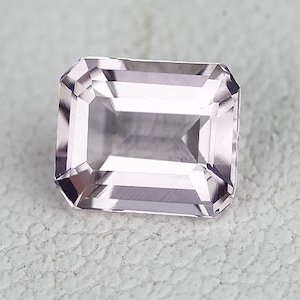 มอร์แกไนต์สีขาวสังเคราะห์ทรงเอเมอรัลด์คัท 6 มม. คุณภาพสูงจากเหมือง ขายส่งอัญมณีสำหรับทำเครื่องประดับ - Product Image 4