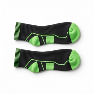 Chaussettes blanches pour hommes avec rayures noires et renforts sur les orteils et le talon pour usage sportif, prix de gros - Product Image 2