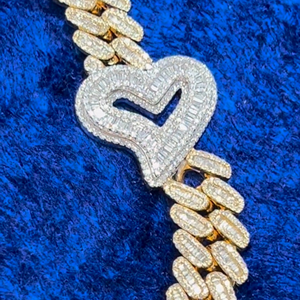 Collar de Cadena Cubana con Incrustaciones de Moissanita Premium, Plata 925 Chapada en Oro, 18mm, Claridad VVS, Unisex, Estilo Moderno - Product Image 4
