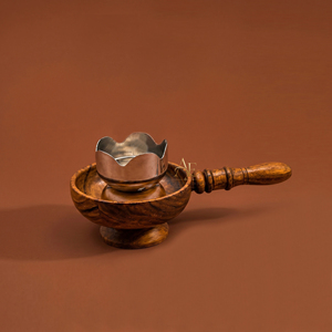Quemador de incienso de madera con asa decorativa, con inserto de metal festoneado extraíble y pedestal para decoración del hogar y aromaterapia - Product Image 1