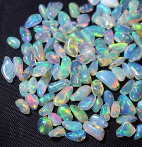 Ópalo pulido natural etíope, ópalo de forma irregular, ópalo en bruto, piedra preciosa suelta con juego de color o ópalo multicolor de fuego, ópalo en bruto para joyería. - Product Image 1