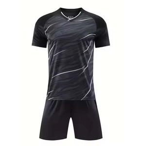 Tenue de football personnalisée conçue pour les équipes professionnelles, en textile de qualité supérieure offrant un ajustement optimal, un confort léger et un confort supérieur. - Product Image 4