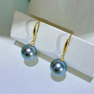 Boucles d'oreilles en or K G18 avec perles d'eau douce rondes blanches de 8 à 9 mm, forte luminosité, presque parfaites, avec trois zircons pour femmes - Product Image 1