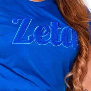 Camiseta de chenilla Zeta sólida azul con letras bordadas, ropa de hermandad, algodón, estilo universitario griego, camiseta bordada para mujer - Product Image 3