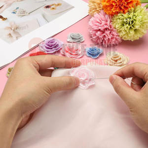 Parche de Tela Suave con Bordado Floral Premium, Diseño de Pétalos Detallados, Insignias Bordadas con Flores Coloridas - Product Image 4