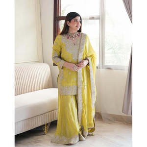 ชุดที่สวยงามสำหรับทำงานฝีมือการปักลายแบบชิ้นบนของ gharara และ dupatta - Product Image 1